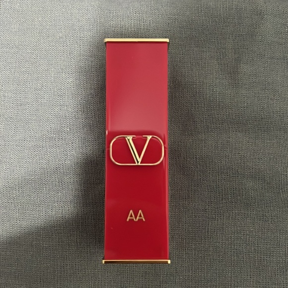 NEW ❤️ Valentino Beauty Rosso Striking Matte Lip Color 120A night fall NEW FALL - Picture 4 of 4